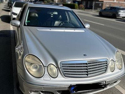 Gebraucht Mercedes E270 Avantgarde 177 PS (130 kW) 2002 Silber Limousine