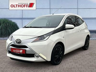 Gebraucht Toyota Aygo X-play 69 PS (50 kW) 2015 Pianosaweiß Kleinwagen