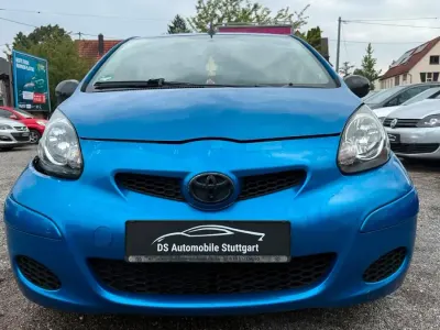 Gebraucht Toyota Aygo 68 PS (50 kW) 2011 Blau Kleinwagen