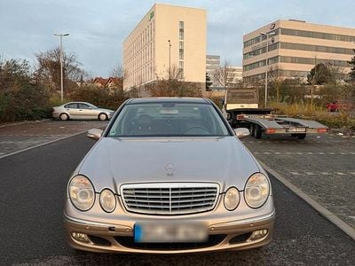 Gebraucht Mercedes E200 163 PS (119 kW) 2005 Gold Limousine