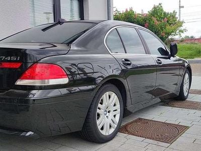 BMW 745