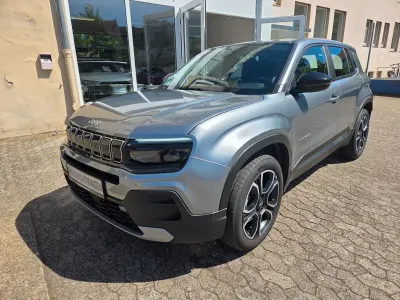 Käytetty Jeep Avenger Altitude 101 HP (74 kW) 2023 Harmaa Katumaasturi