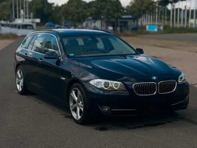 Gebraucht BMW 530 Sport Line 258 PS (189 kW) 2010 Blau Kombi