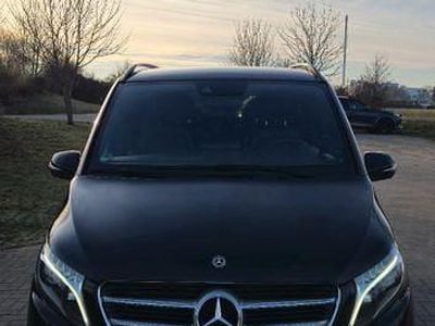 Schwarz Gebraucht 2017 Mercedes V250 Avantgarde Van / Kleinbus | 40.900 € (Fairer Preis)