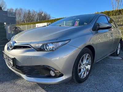 Grau Gebraucht 2016 Toyota Auris Edition-S Limousine | 12.000 € (Etwas zu teuer)