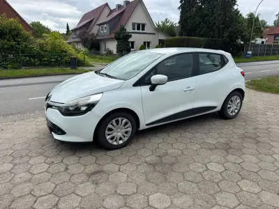 Używany Renault Clio IV Expression 73 KM (53 kW) 2014 Biały Sedan/Limuzyna