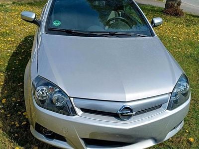 Second-hand Opel Tigra 90 CP (66 kW) 2005 Argintiu Cabrio