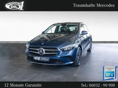 Używany Mercedes B250e 160 KM (117 kW) 2023 Niebieski Minivan