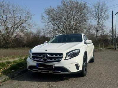 Gebraucht Mercedes GLA200 156 PS (114 kW) 2019 Weiß SUV