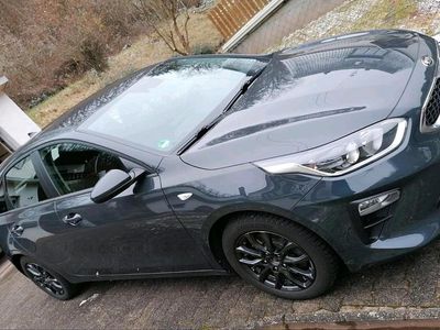 Grau Gebraucht 2021 Kia Ceed Edition 7 Kleinwagen | 14.900 € (Fairer Preis)