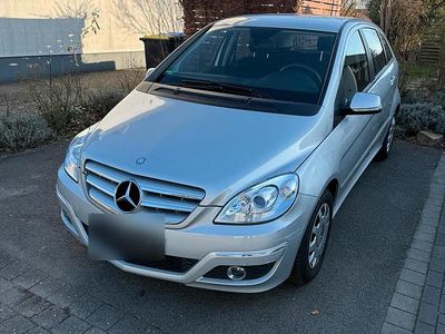 Gebraucht Mercedes B180 116 PS (85 kW) 2009 Silber Van / Kleinbus