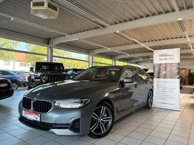 Gebraucht BMW 530 Performance 286 PS (210 kW) 2022 Blau Kombi