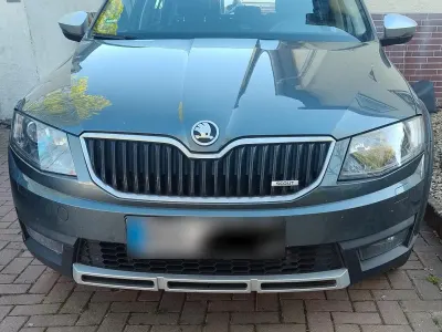 Używany Skoda Octavia Scout 184 KM (135 kW) 2017 Szary Kombi