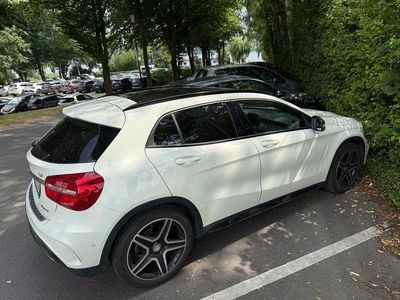 Mercedes GLA220