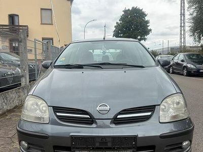Nissan Almera Tino