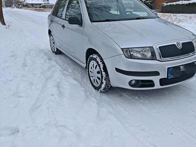 Silber Gebraucht 2006 Skoda Fabia Kleinwagen | 2.499 € (Etwas zu teuer)