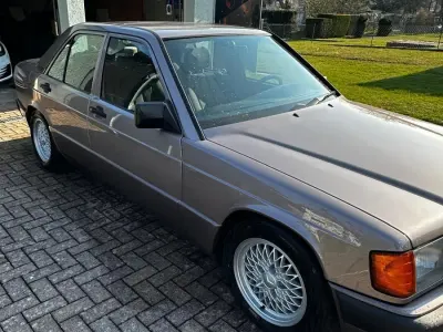 Gebraucht Mercedes 190 109 PS (80 kW) 1993 Andere farben Limousine
