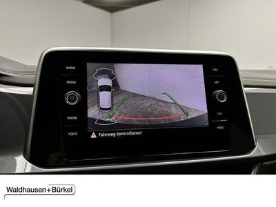 Deep black perleffekt (metallic) Gebraucht 2024 VW T-Roc Style SUV | 26.950 € (Superpreis)