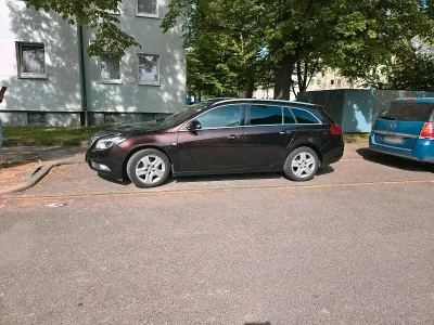 Usata Opel Insignia 160 CV (117 kW) 2012 Marrone Station wagon