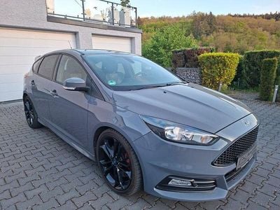 Usata Ford Focus ST 250 CV (183 kW) 2015 Grigio Berlina