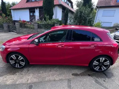 Używany Mercedes A180 Urban 122 KM (89 kW) 2013 Czerwony Sedan/Limuzyna