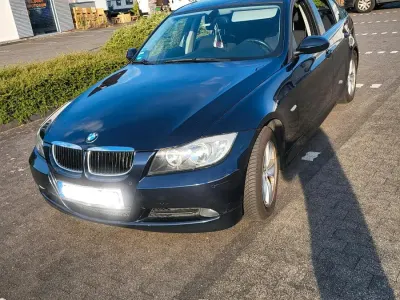Gebraucht BMW 320 150 PS (110 kW) 2006 Blau Limousine