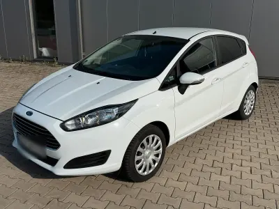 Gebraucht Ford Fiesta 80 PS (58 kW) 2013 Weiß Kleinwagen