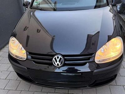 Schwarz Gebraucht 2004 VW Golf IV Trendline Kleinwagen | 3.450 € (Etwas zu teuer)