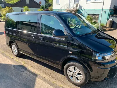 Gebraucht VW Multivan 140 PS (102 kW) 2015 Schwarz Van / Kleinbus