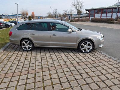 Gebraucht Skoda Superb Elegance 170 PS (125 kW) 2012 Silber Kombi