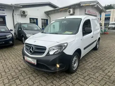 Używany Mercedes Citan 109 90 KM (66 kW) 2019 Biały Minivan