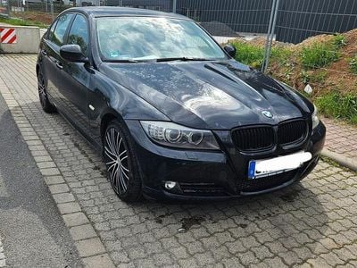 Gebraucht BMW 320 170 PS (125 kW) 2009 Schwarz Limousine