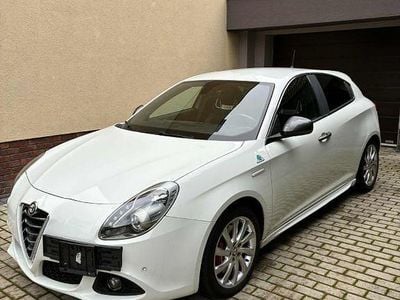Weiß Gebraucht 2014 Alfa Romeo Giulietta Quadrifoglio Verde Limousine | 11.200 € (Guter Preis)