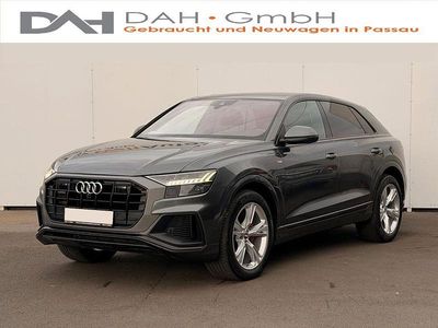 Grau Gebraucht 2018 Audi Q8 S-Line SUV | 43.490 € (Etwas zu teuer)