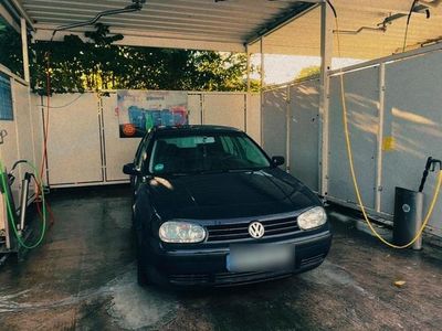 Blau Gebraucht 2003 VW Golf IV Kleinwagen | 1.350 € (Fairer Preis)