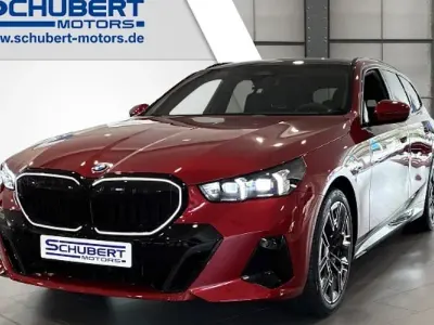 Neu BMW 520 M Sport 197 PS (144 kW) 2026 Rot Kombi
