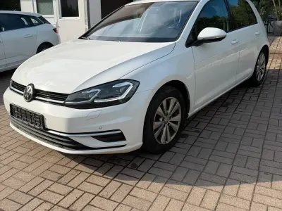 Gebraucht VW Golf VII Comfortline 125 PS (91 kW) 2018 Weiß Limousine