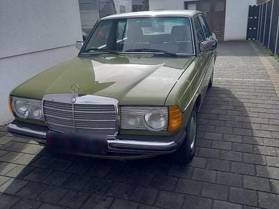 Gebraucht Mercedes 240 72 PS (52 kW) 1981 Grün Limousine