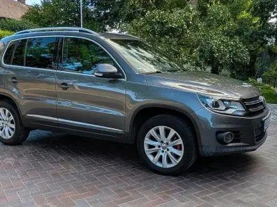 Gebraucht VW Tiguan Sportline 140 PS (102 kW) 2012 Grau SUV