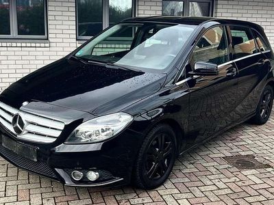 Gebraucht Mercedes B180 122 PS (89 kW) 2012 Schwarz Van / Kleinbus