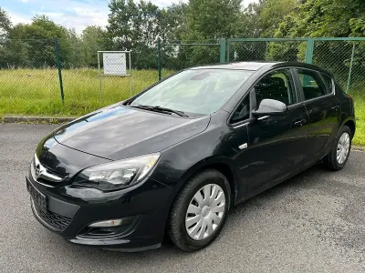 Gebraucht Opel Astra 116 PS (85 kW) 2015 Schwarz Limousine