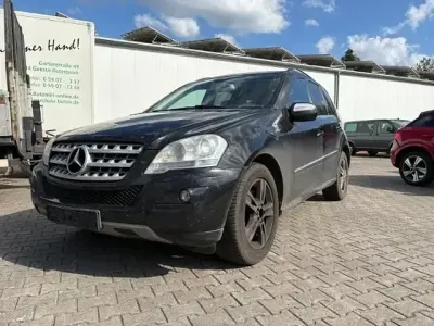 Gebraucht Mercedes ML350 231 PS (169 kW) 2010 Schwarz SUV