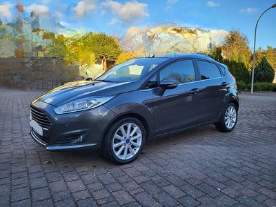 Grau Gebraucht 2016 Ford Fiesta Titanium Kleinwagen | 6.399 € (Fairer Preis)