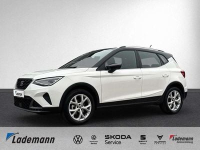 Candy" weiss Gebraucht 2023 Seat Arona FR SUV | 20.354 € (Fairer Preis)