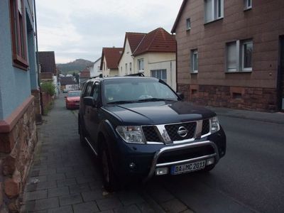 gebraucht Nissan Pathfinder Blau in gutem Zustand