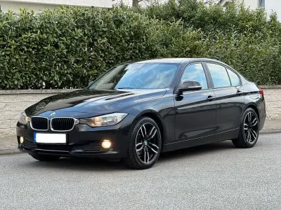 Gebraucht BMW 320 Sport Line 163 PS (119 kW) 2014 Schwarz Limousine