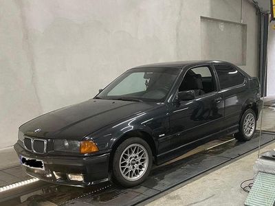 BMW 323 Compact
