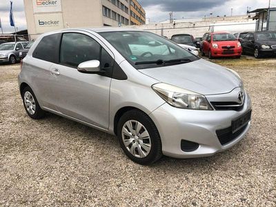 Gebraucht Toyota Yaris Life 69 PS (50 kW) 2013 Silber Kleinwagen