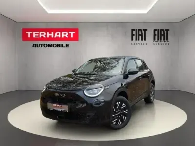 Gebraucht Fiat 600 Basis 101 PS (74 kW) 2025 Schwarz SUV