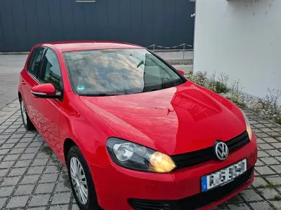 Gebraucht VW Golf VI 80 PS (58 kW) 2011 Rot Kleinwagen